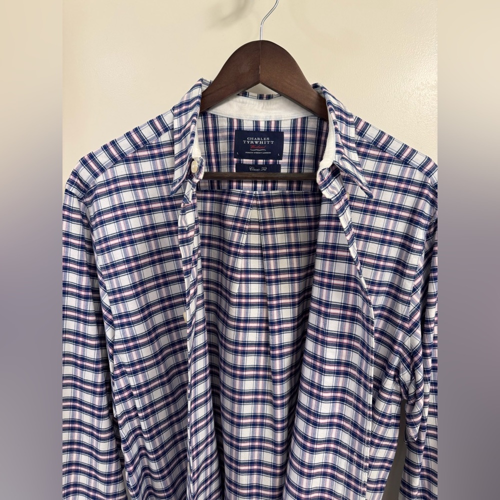 Charles Tyrwhitt Men's Classic Fit Button-Down Shirt. 100% Cotton. Size Large